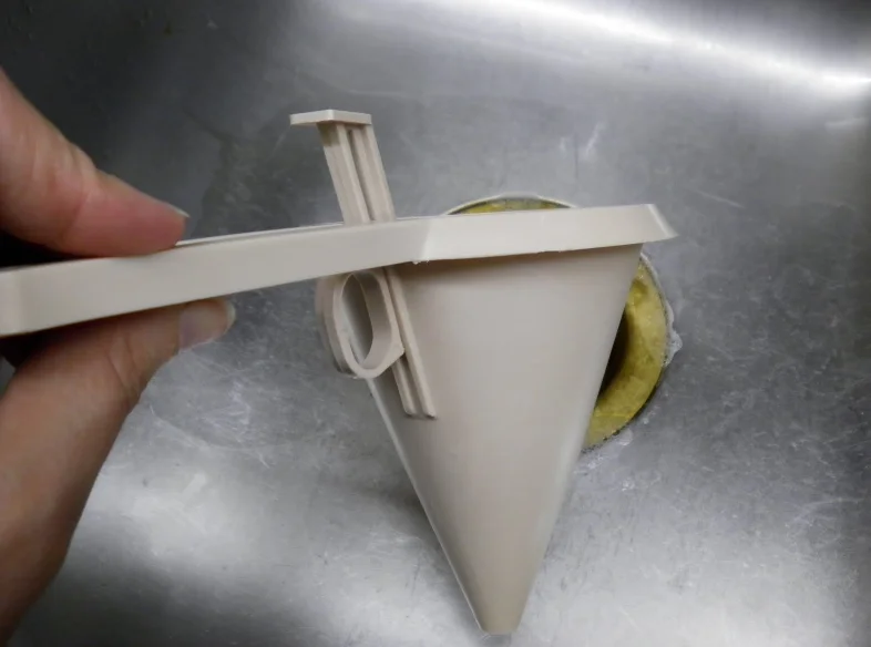 How to make a paper funnel (2)