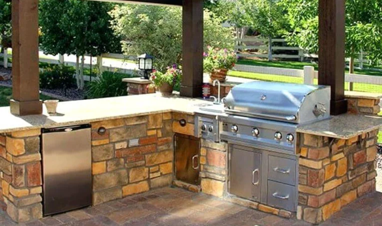 Small outdoor kitchen ideas 